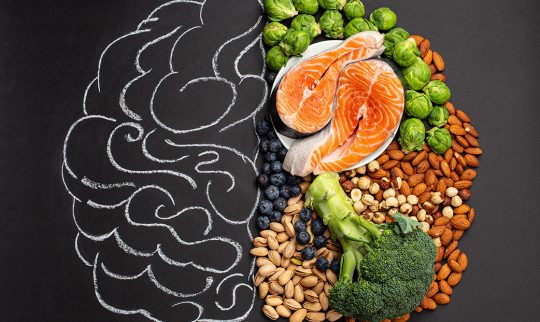 Grønnsaker, bær, grove kornprodukter, fisk og nøtter er god hjernemat